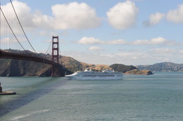 Cruise ship leaving San Francisco