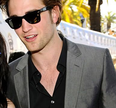 http://i302.photobucket.com/albums/nn113/robertpattinsonismyhero/01_robert_pattinson-1.jpg