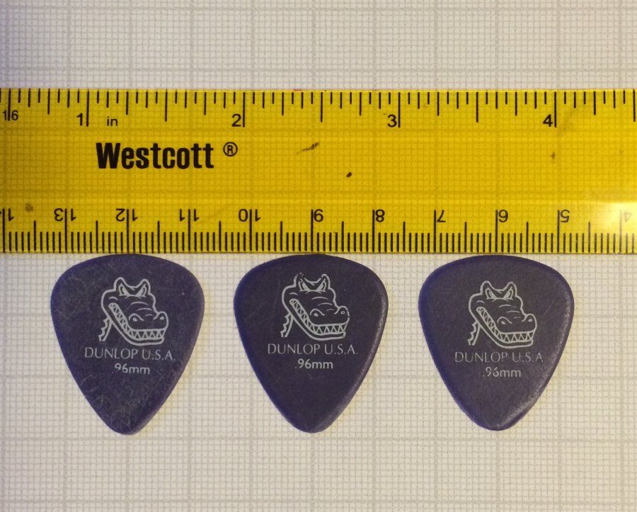 the-acoustic-guitar-forum-do-picks-wear-out