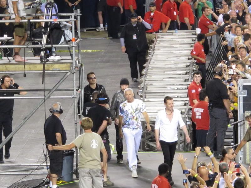 IMAGE: http://i302.photobucket.com/albums/nn84/kezug/U2/IMG_3508.jpg