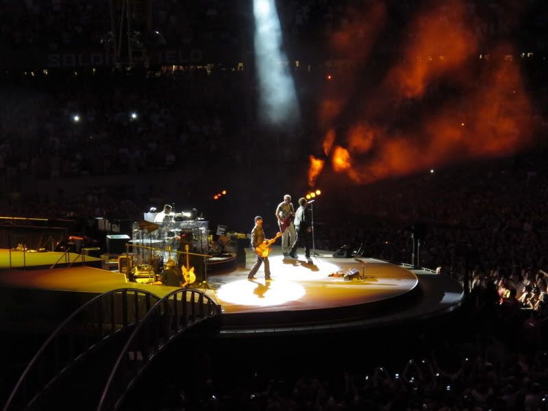 IMAGE: http://i302.photobucket.com/albums/nn84/kezug/U2/IMG_3521.jpg