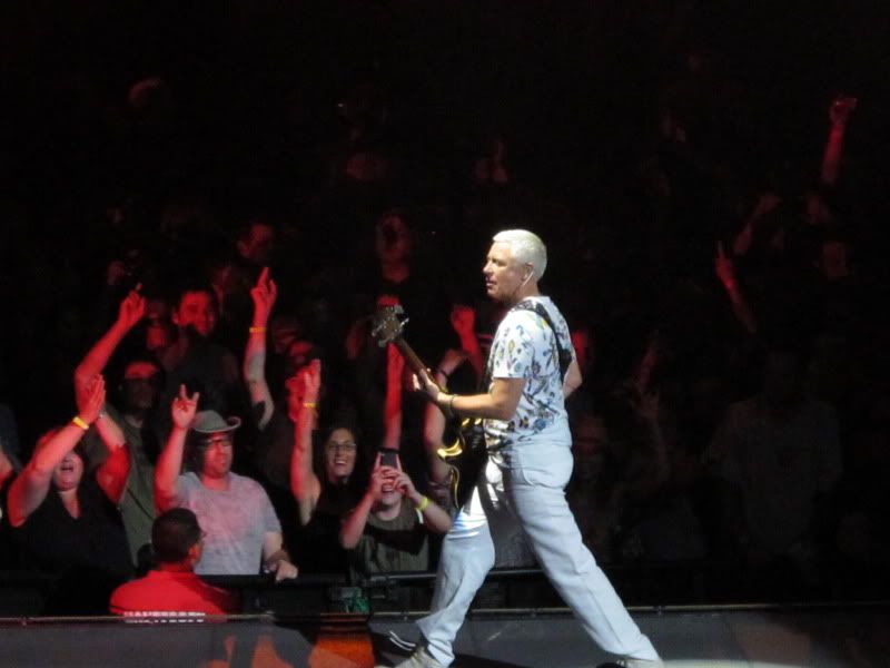 IMAGE: http://i302.photobucket.com/albums/nn84/kezug/U2/IMG_3543.jpg