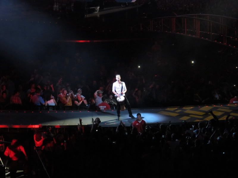 IMAGE: http://i302.photobucket.com/albums/nn84/kezug/U2/IMG_3631.jpg