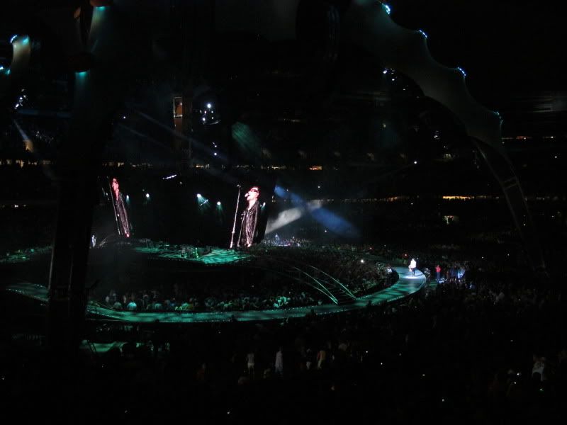 IMAGE: http://i302.photobucket.com/albums/nn84/kezug/U2/IMG_3632.jpg