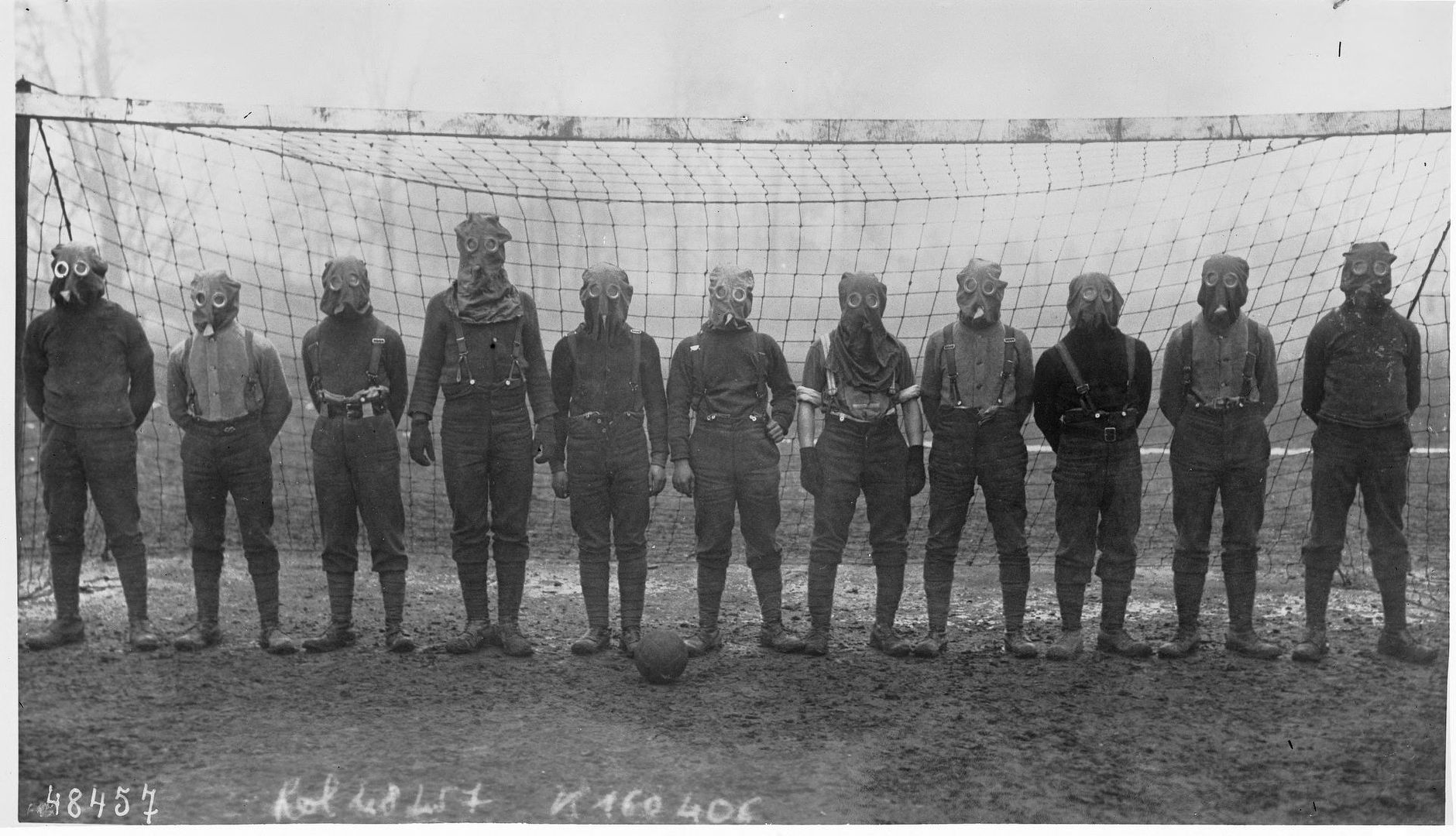 World_War_I_British_soccer_team_with_gas_masks_1916.jpg~original