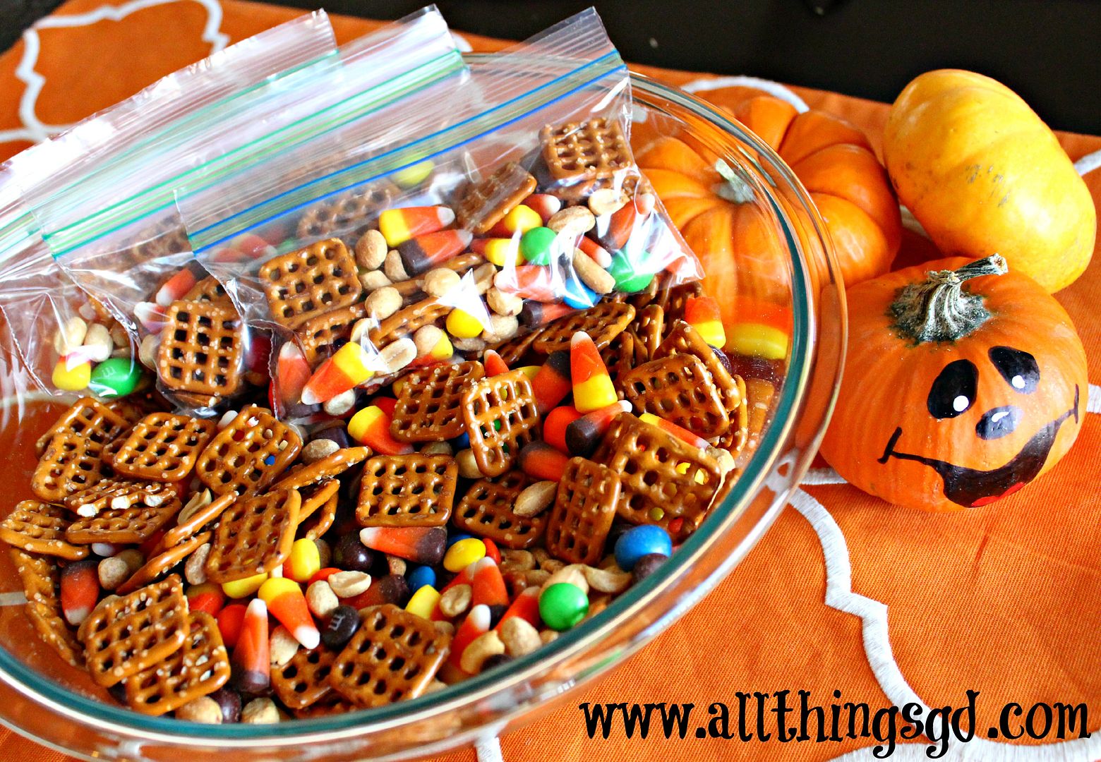 Festive Fall Snack Mix - great for upcoming Halloween parties! | www.allthingsgd.com