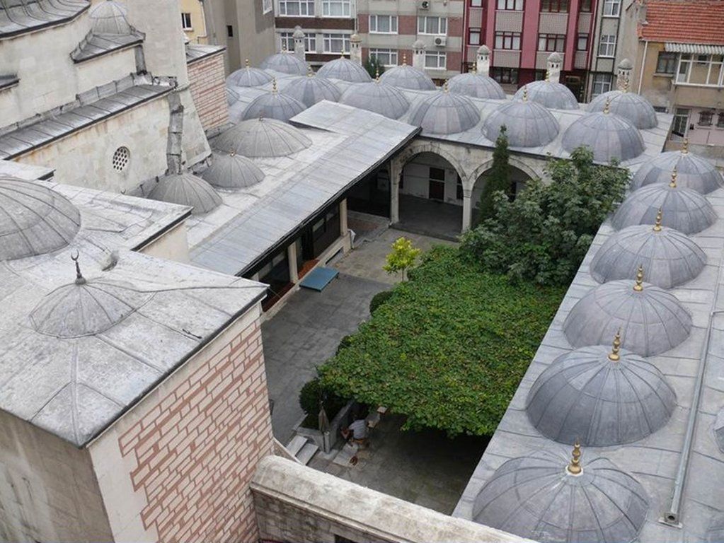 Ekmekcizade Ahmet Pasha Madrasa / Vefa - Fatih photo ekmekcizade_madrasa105.jpg
